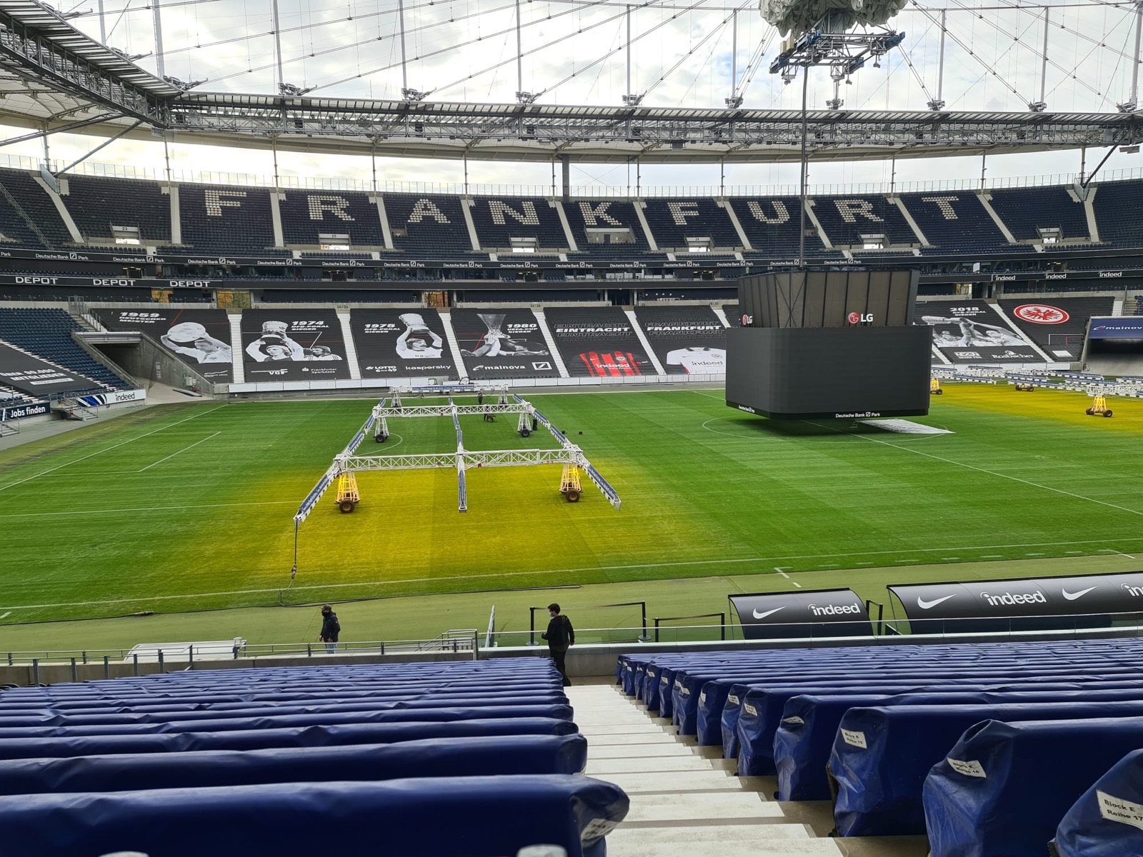 Eintracht Frankfurt, LED stadionscherm